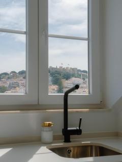 Stylish 2BR Castle View - Central | By Airnest - Lissabon - 5