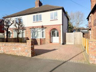 Westminster Park Family Retreat - Chester - 0
