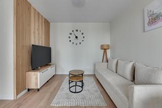 Horizon 152 - Sea View by Grand Apartments - 7