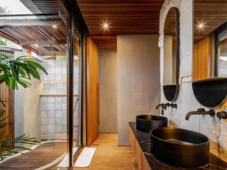 House of Winds Complex - Lush 9BR Exotic Escape - 3x3BR Villas near Canggu - 1