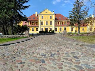 Pałac w Rymaniu - 1