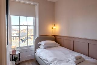 Wellington Retreat - Modern apartment, central Ramsgate, direct sea views, short walk to harbour, town and beach - 2