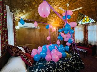 Lancashire Houseboat - Srinagar - 6
