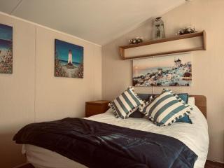 Cosy Quiet Caravan By The Sea - 5