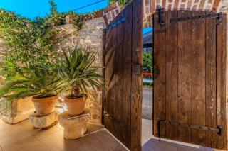 Roman style stone Villa Lux Solis - Nin - 0