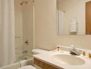 Super 8 by Wyndham Sidney NY - Sidney - 6