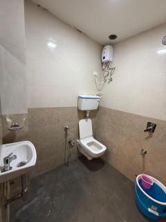 Hotel Marine Line Near Churchgate - Mumbai - 4
