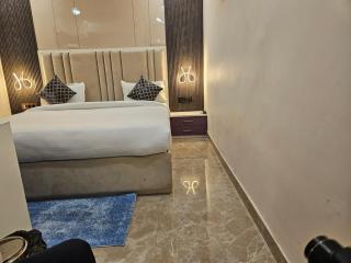 Prince Diamond Hotel - Varanasi - 0