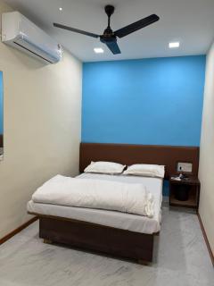 Hotel Marine Line Near Churchgate - Mumbai - 7