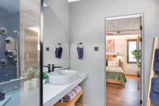 ÉOS Luxury Loft by Edrano 8essentially - 1