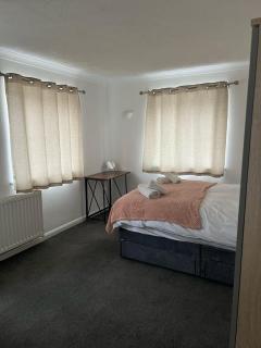 Bright & Spacious 3BR Townhouse by Suitely - Colchester - 6