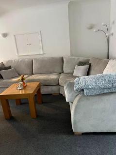 Bright & Spacious 3BR Townhouse by Suitely - Colchester - 2