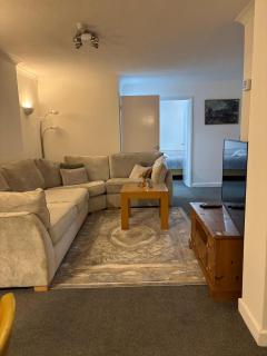 Bright & Spacious 3BR Townhouse by Suitely - Colchester - 1