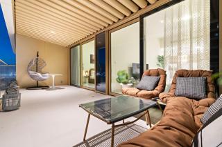 Fendi 1BR with Panoramic Sea View - 4