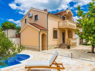 Modern Escape with Private Pool Sauna Game Room BBQ near Zadar - Zadar - 6