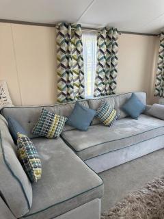 Caravan in Holcot - Sleeps 6 - Pet Friendly - - 6
