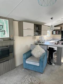 Caravan in Holcot - Sleeps 6 - Pet Friendly - - 1