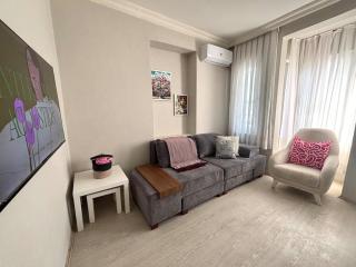 Pink House Walk Everywhere, 3BR, Fiber Internet - Estambul - 0