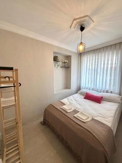 Pink House Walk Everywhere, 3BR, Fiber Internet - Estambul - 4