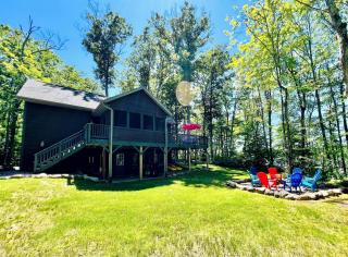 Pet-Friendly Lakeside Cabin Ideal for a Family Getaway in Wisconsin - 8