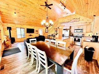 Pet-Friendly Lakeside Cabin Ideal for a Family Getaway in Wisconsin - 5