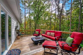 Modern Dog-Friendly Cabin with Spacious Porch and Fire Pit in Alabama - 4