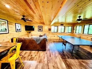 Pet-Friendly Lakeside Cabin Ideal for a Family Getaway in Wisconsin - 4