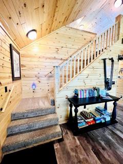 Pet-Friendly Lakeside Cabin Ideal for a Family Getaway in Wisconsin - 1
