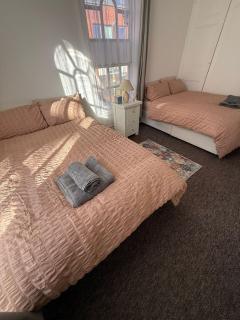 Central location - 3 BR Spacious Townhouse - WiFi - Netflix - Leicester - 8