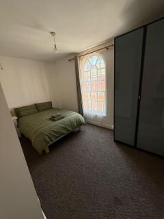 Central location - 3 BR Spacious Townhouse - WiFi - Netflix - Leicester - 4