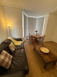 Central location - 3 BR Spacious Townhouse - WiFi - Netflix - 1