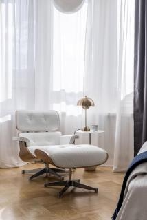 Historic Elegant Apartment - 3