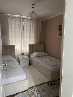 Cenis Apartment - Tirana - 6