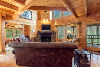 Gorgeous Cabin with Fireplace and Hot-tub in Sevierville, Tennessee - 3