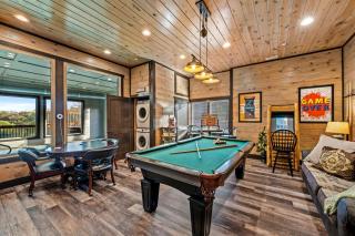 Stunning Cabin with Indoor Pool, Pool Table and Hot-tub in Sevierville, Tennessee - 6