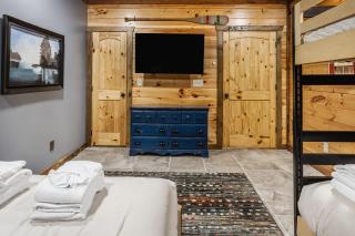 Lookout Lodge - Luxurious Mountain Cabin - Blue Ridge - 8