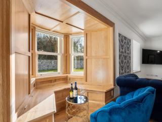 Caher House - Recess - 4
