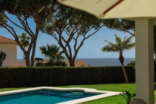 Mediterranean villa, on one floor, with private heated pool, large garden and terrace and close to the sea, in La Cala de Mijas - La Cala de Mijas - 4