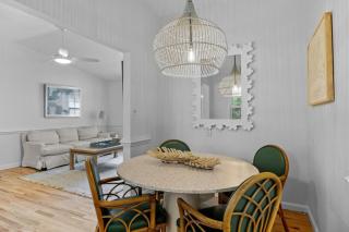 Cottage at Pine Knoll Shores home - 2