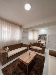 Cozy Corner Apartment - Gjakove - 9