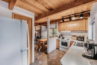 Mt. Baker Lodging - Cabin #67 - Private 2-story cabin with a private hot tub! - 5