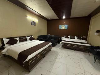 Ark Hotel and Restaurant - Hastināpur - 3