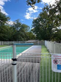 Jolie maisonnette avec piscine - 8