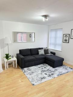 Stylish 1-BR Apartment - Perfect for 4 - Birmingham - 0