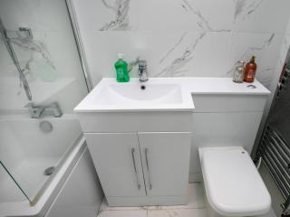 5 Bed House, Sleeps 9, Separate, Driveway, Close to City - Leicester - 5