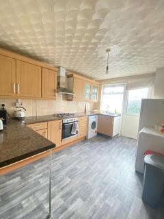 Minimalist Comfort in Prime Spot - Birmingham - 3