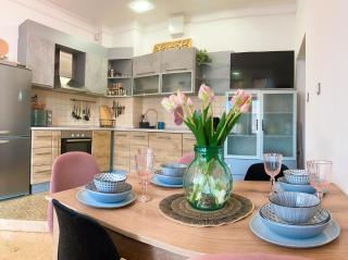 Two Bedroom Apartment - Alexandrovska - Top Location - Central Bus, Train and Marine Stations, next to Sea Garden and Beach - 9