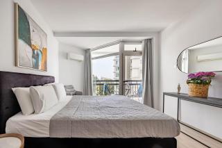 Marathon Beach Apartment - Sea View, Shared Pool - 2