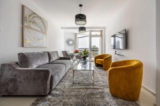 Marathon Beach Apartment - Sea View, Shared Pool - 1