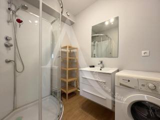 APPARTEMENT EN RDC, 2 CHAMBRES, RES AVEC PISCINE, QUARTIER PORT DE SETE - Sète - 8